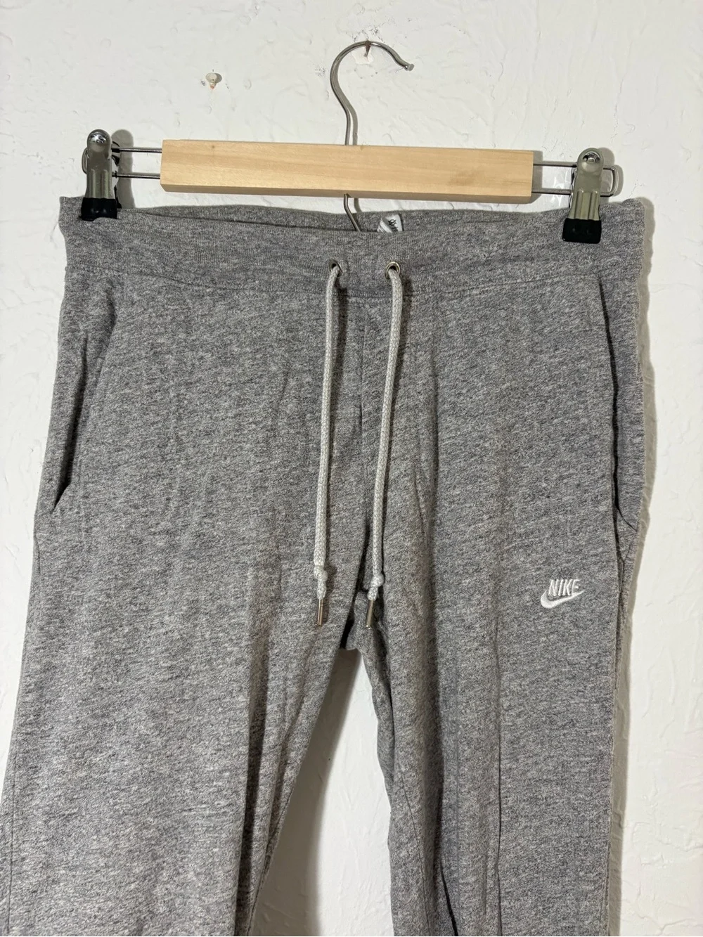 Nike Women’s Gray Heather Jogger Thin Sweatpants with White Logo